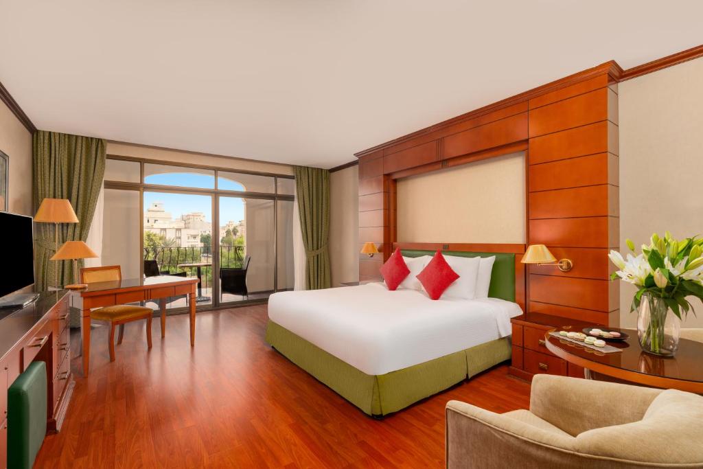 Postel nebo postele na pokoji v ubytování MOVE INN Jeddah Hotel