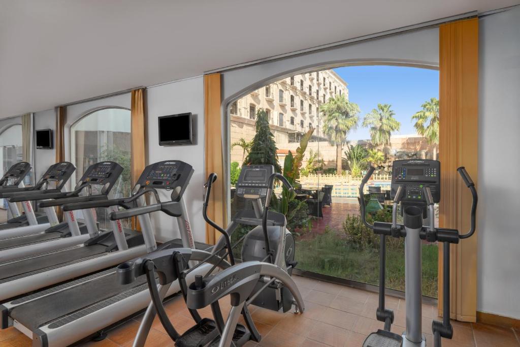 Fitness centrum a/nebo fitness zařízení v ubytování MOVE INN Jeddah Hotel
