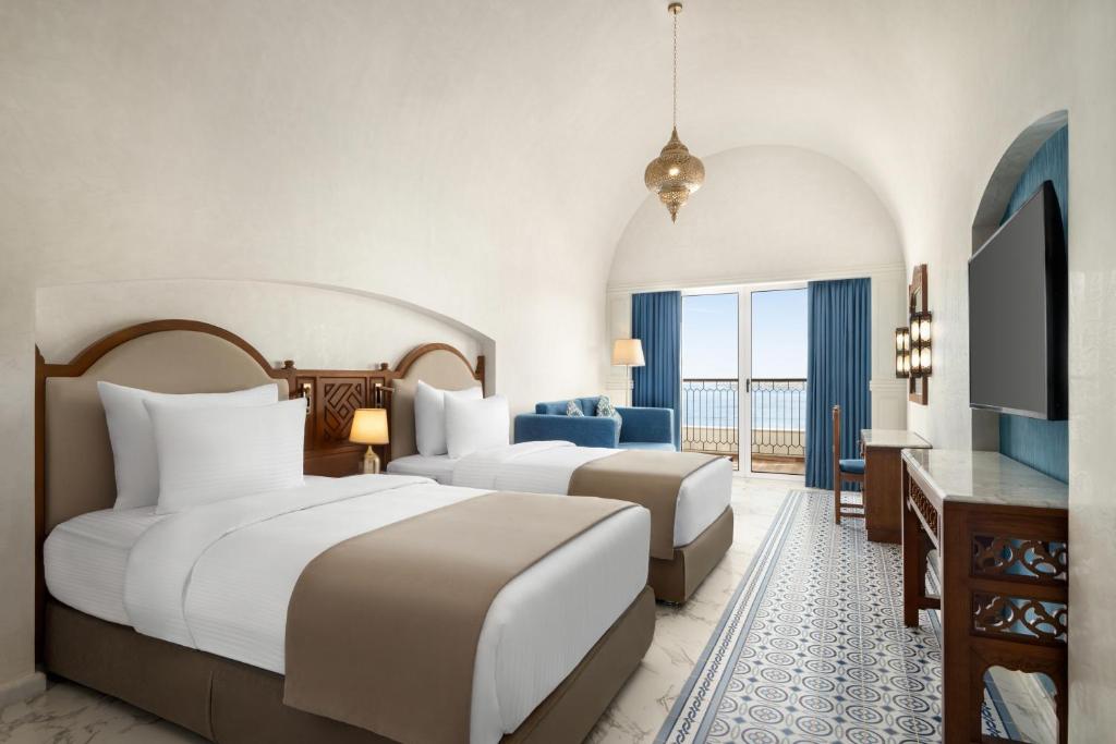 Postel nebo postele na pokoji v ubytování Movenpick Resort Sharm El Sheikh