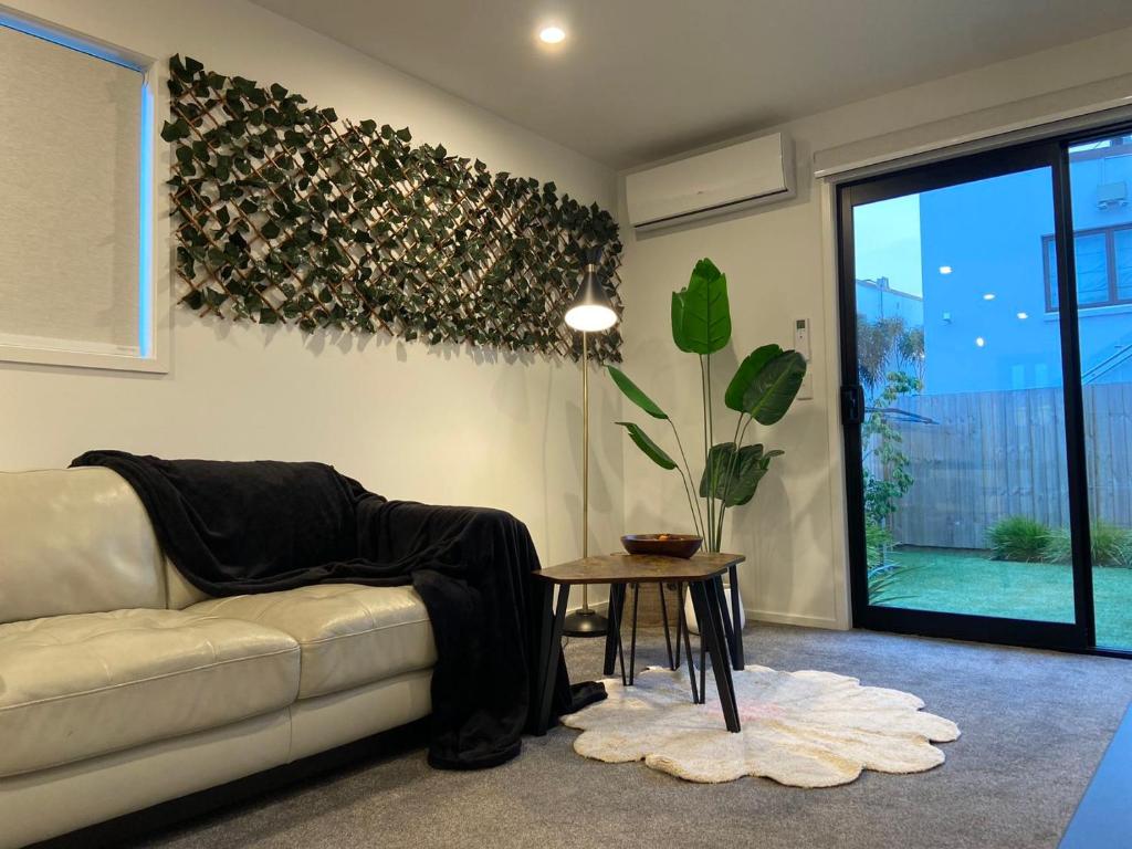 Near Stadium and railway station 3 beds 1 bath townhouse with Car Park onsite - Resim 22