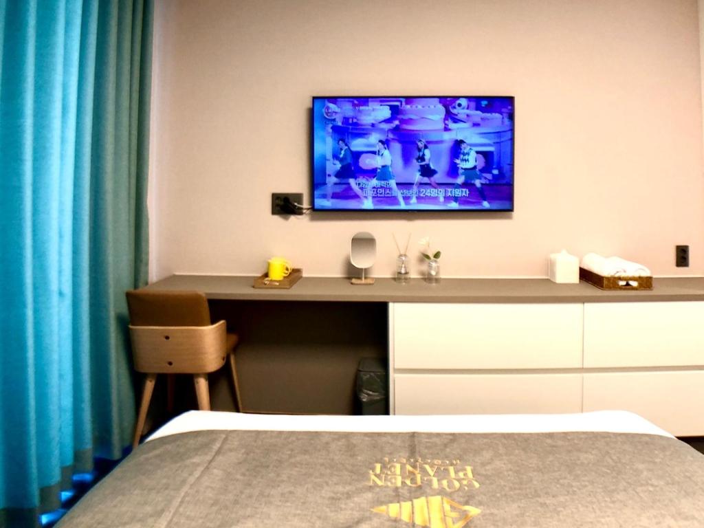TV a/nebo společenská místnost v ubytování Golden Planet Hotel-Pyeongtaek Godeck