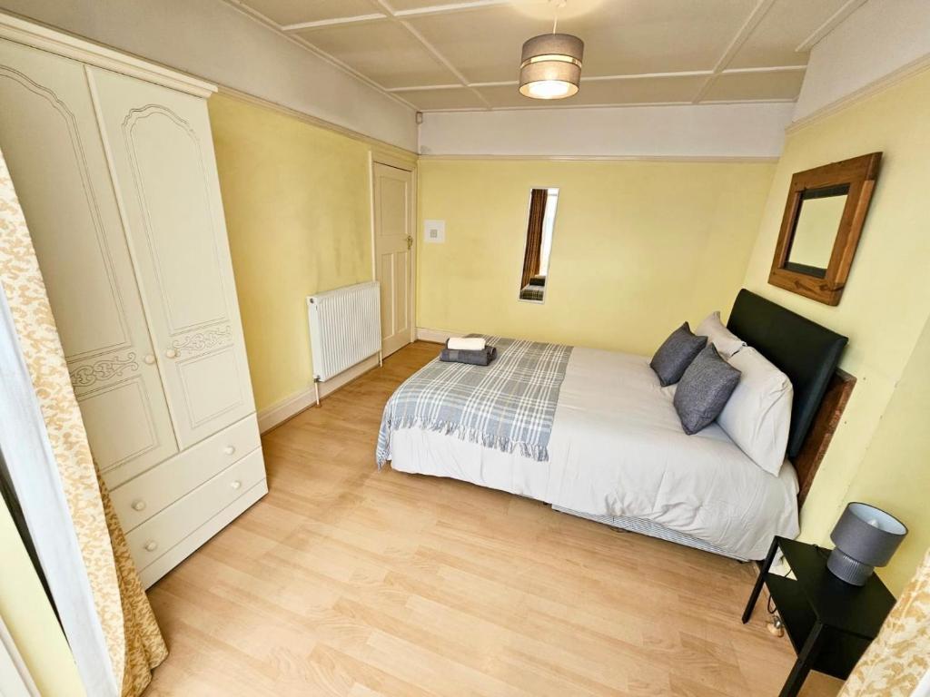 Postel nebo postele na pokoji v ubytování Double Room with private Conservatory