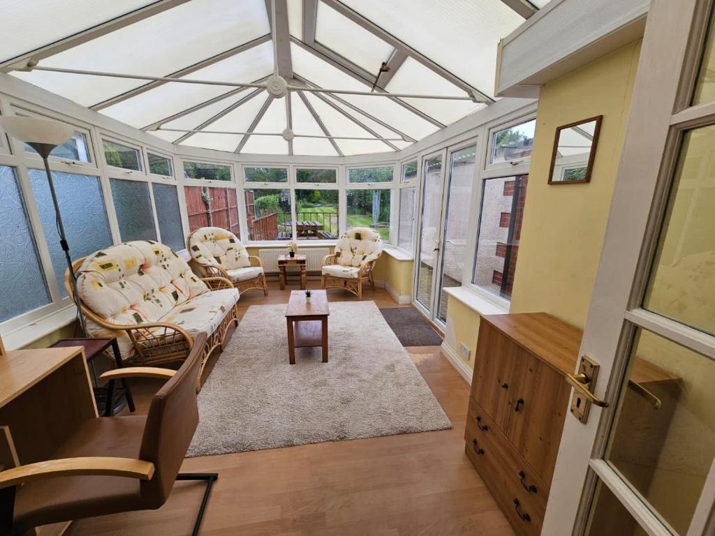 Posezení v ubytování Double Room with private Conservatory
