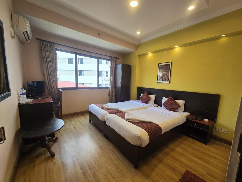 Postel nebo postele na pokoji v ubytování Cascade Hotel