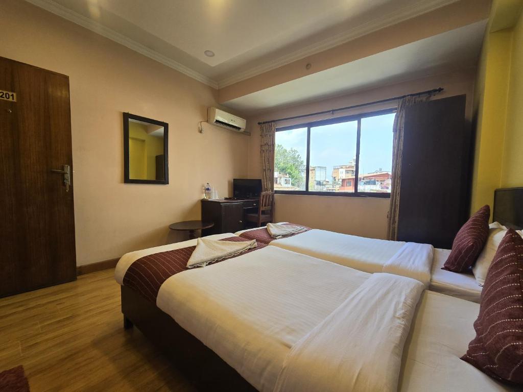 Postel nebo postele na pokoji v ubytování Cascade Hotel