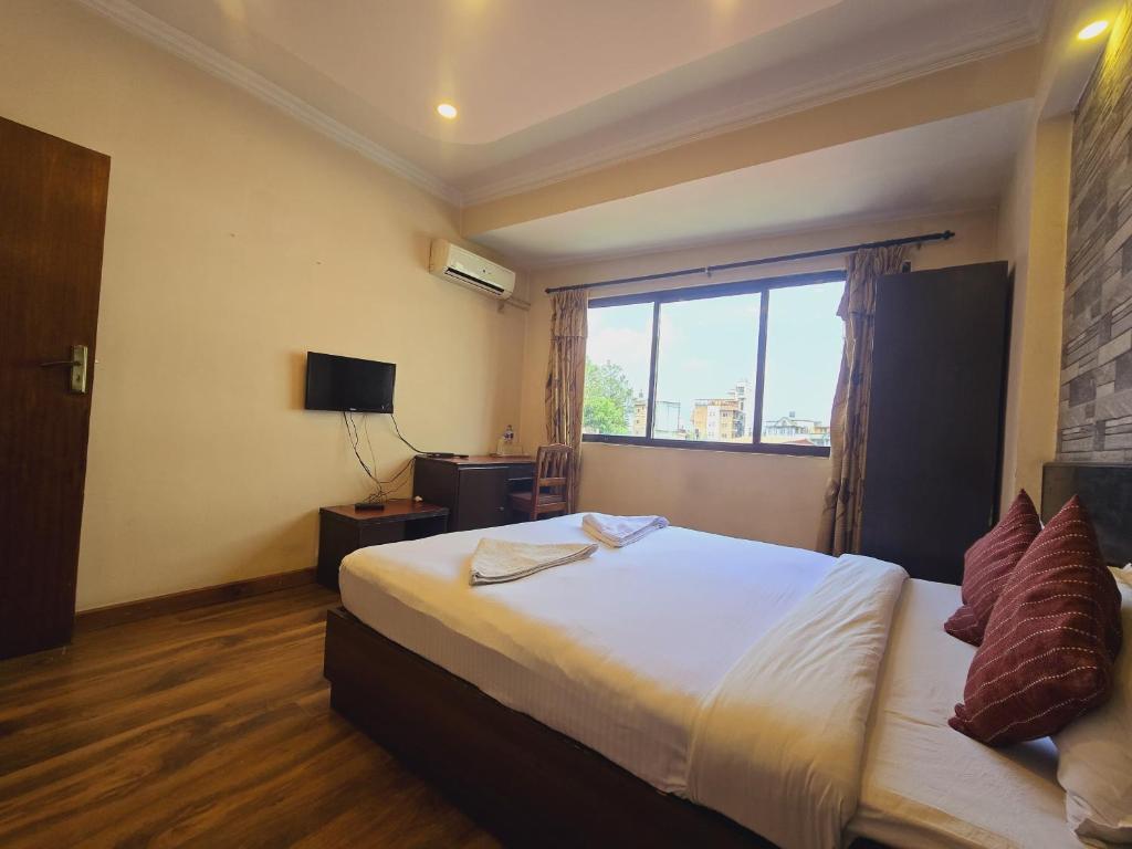 Postel nebo postele na pokoji v ubytování Cascade Hotel