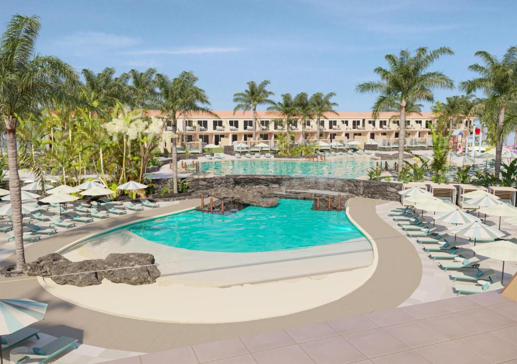 ein Bild vom Pool im Resort in der Unterkunft HD Lobos Natura Fuerteventura in Corralejo