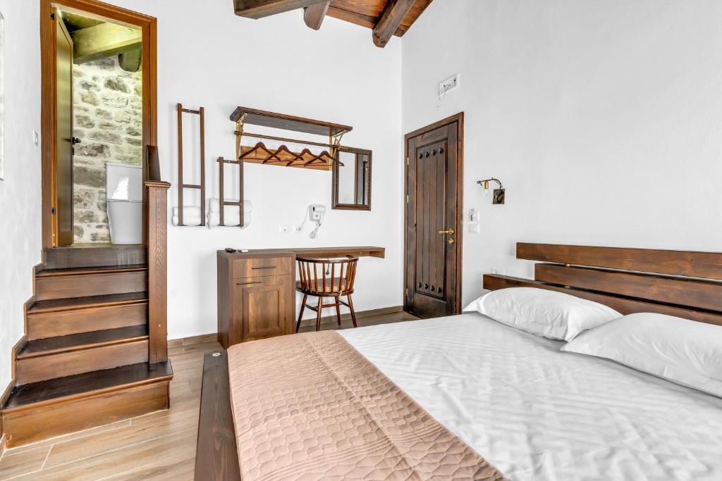 Postel nebo postele na pokoji v ubytování Hotel Bohem Berat
