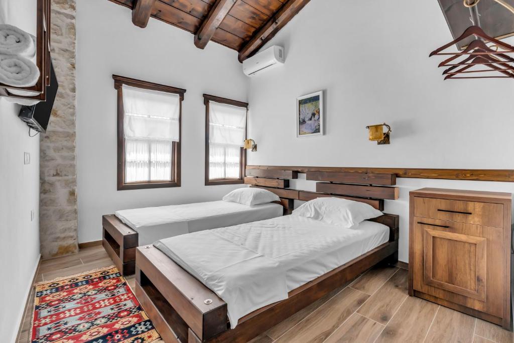 Postel nebo postele na pokoji v ubytování Hotel Bohem Berat