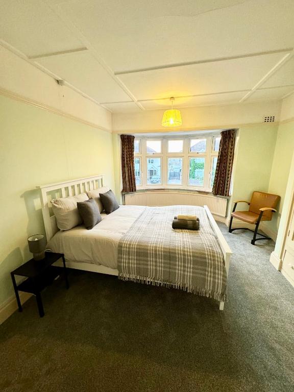 Postel nebo postele na pokoji v ubytování Spacious Double room near Southmead