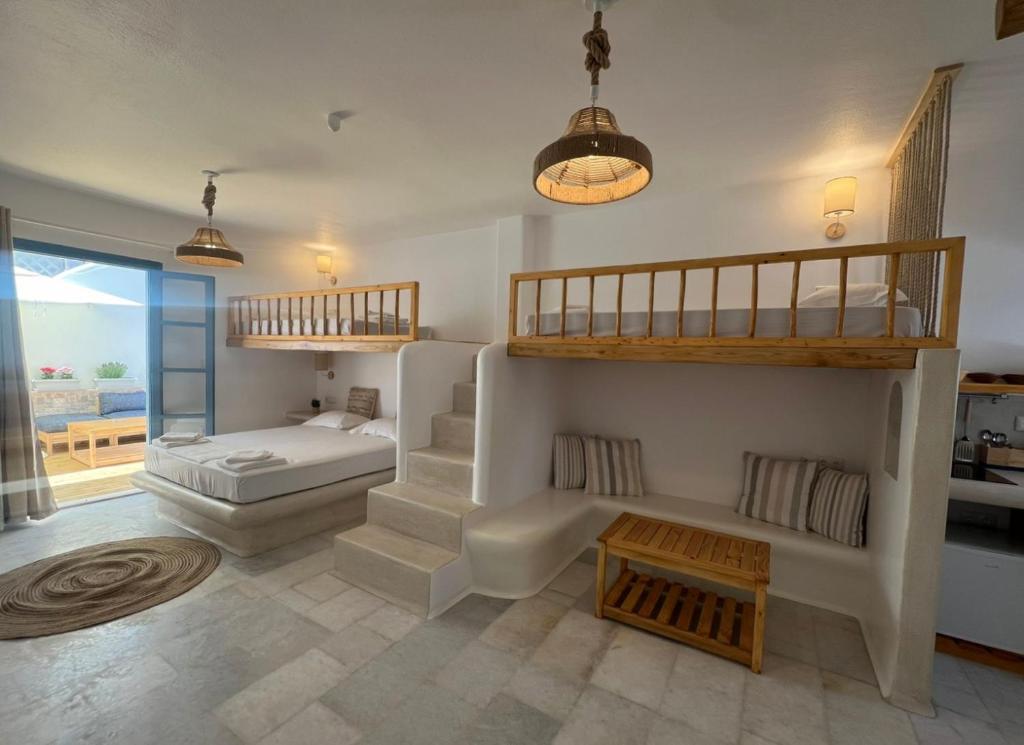 Posteľ alebo postele v izbe v ubytovaní BLUE IN NAXOS