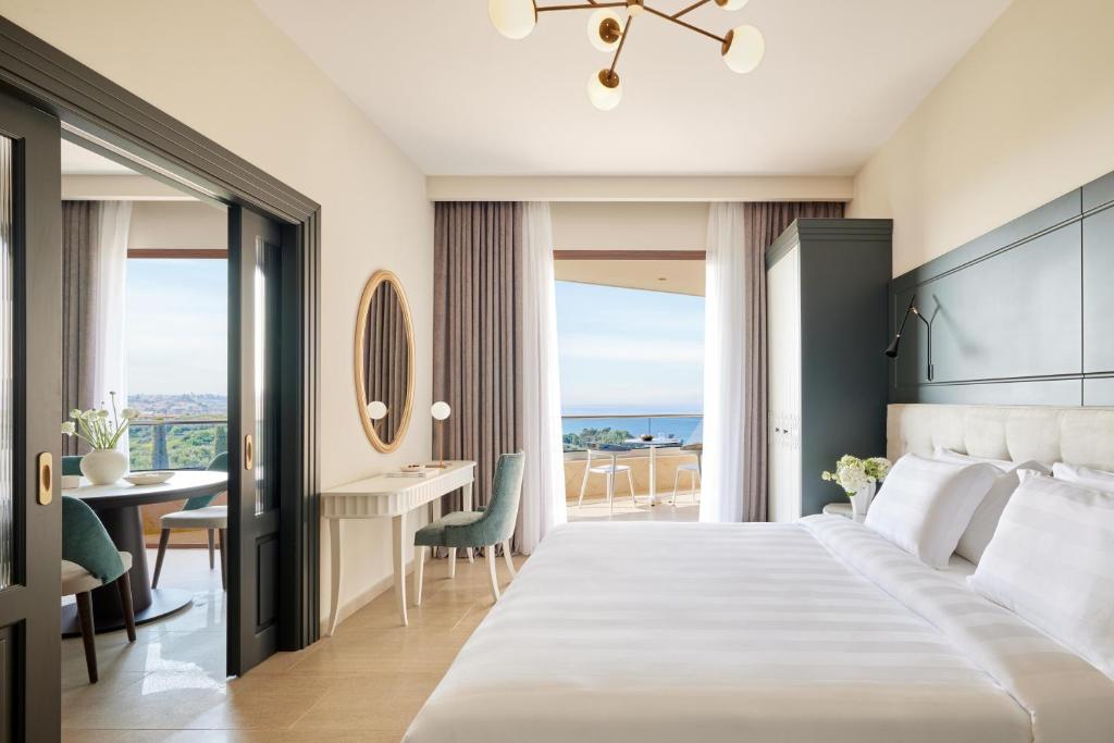 A bed or beds in a room at Pomegranate Wellness Spa Hotel