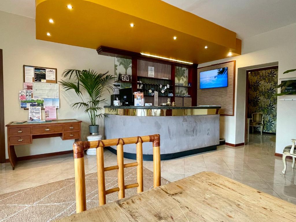 TV a/nebo společenská místnost v ubytování B City Hotel