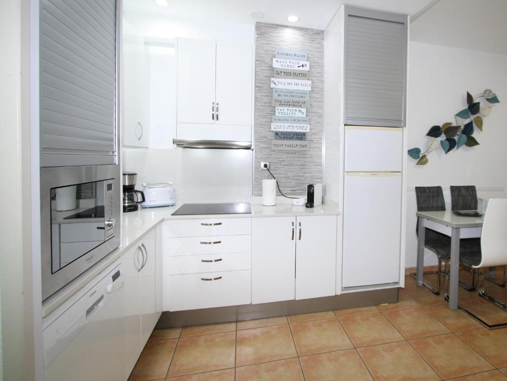 Kuchyň nebo kuchyňský kout v ubytování Fantastic apartment near the beach