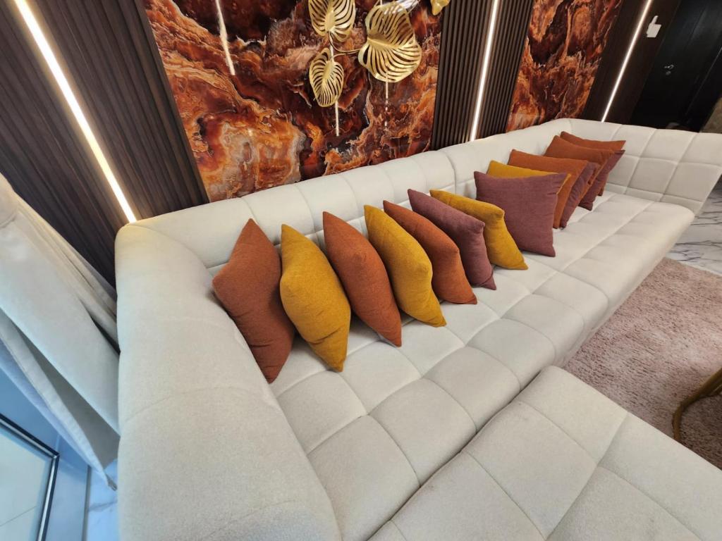 Posezení v ubytování Marjan Island Beautiful Apartment Sea Side View Beach Luxury Rooms Ras Al Khaimah UAE