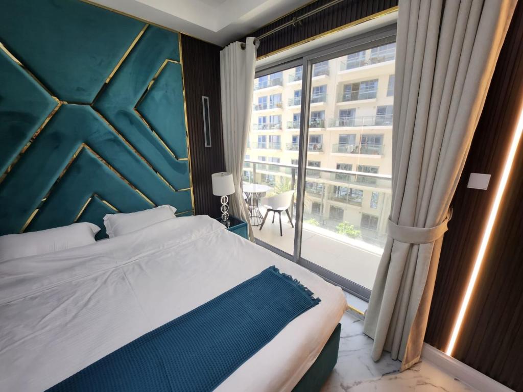 Postel nebo postele na pokoji v ubytování Marjan Island Beautiful Apartment Sea Side View Beach Luxury Rooms Ras Al Khaimah UAE