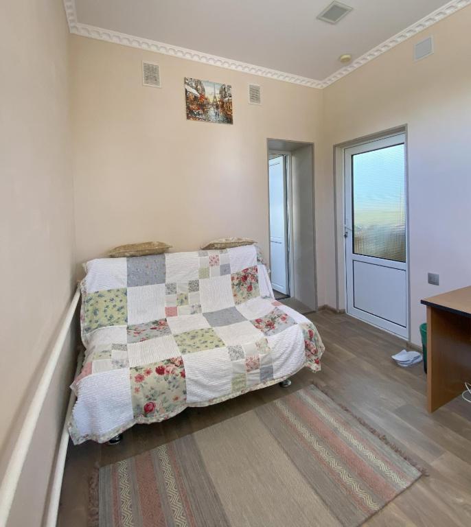 Postel nebo postele na pokoji v ubytování Tian-Shan Guest House