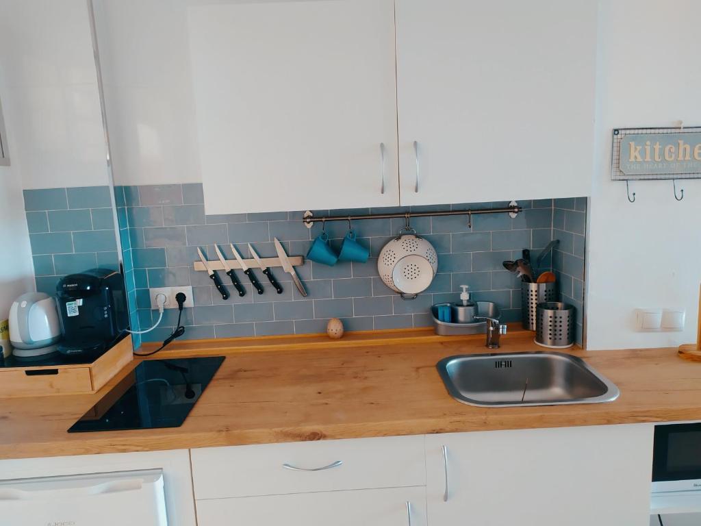 A kitchen or kitchenette at Brise Marine