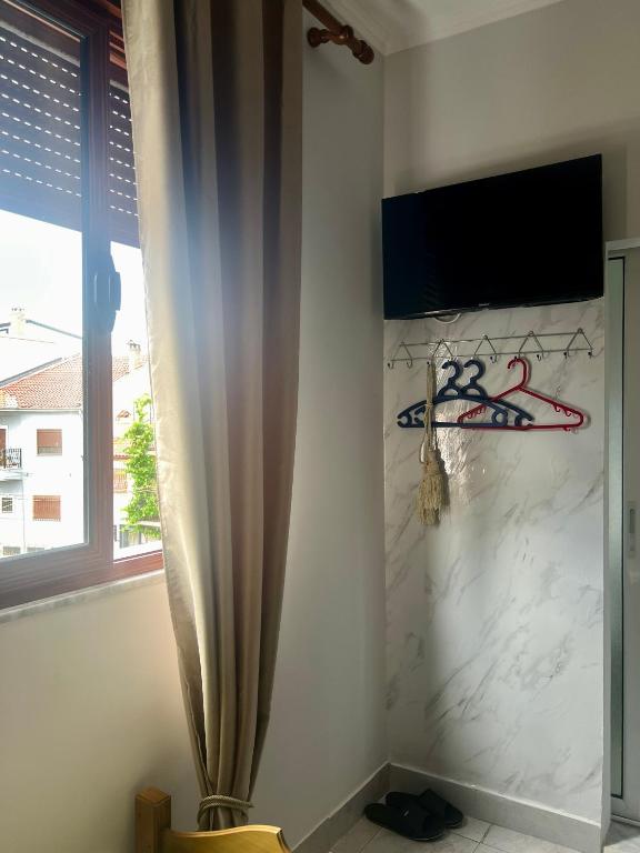 TV a/nebo společenská místnost v ubytování Cozy Rooms Korce