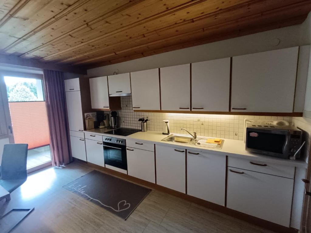 Kuchyň nebo kuchyňský kout v ubytování Appartements Anfang