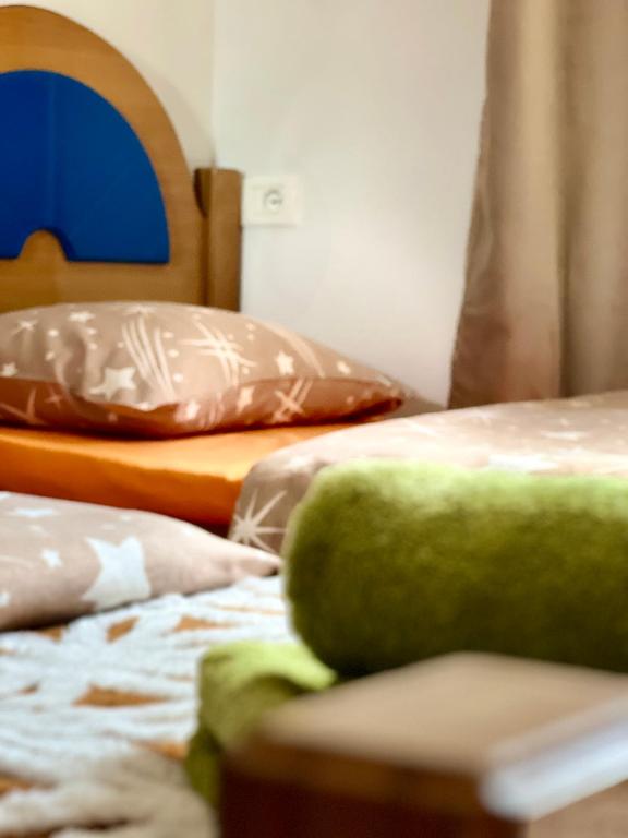 Postel nebo postele na pokoji v ubytování Cozy Rooms Korce