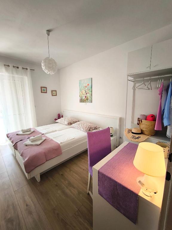 Postel nebo postele na pokoji v ubytování Apartments Prosperina Hvar