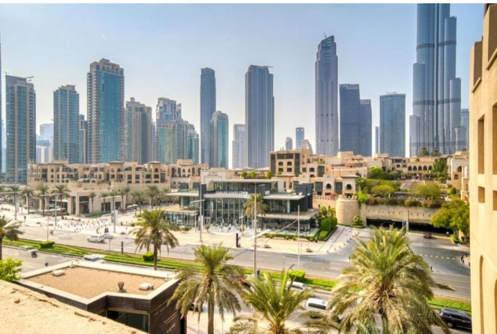 Nespecifikovaný výhled na destinaci Dubaj nebo výhled na město při pohledu z apartmánu