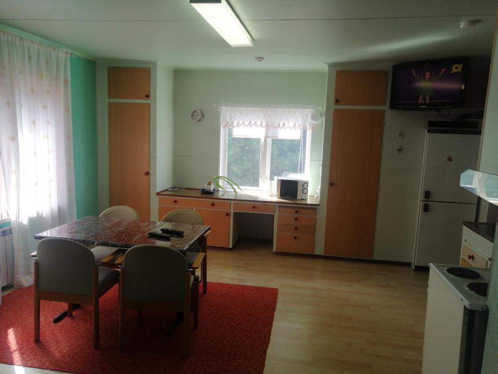 Kuchyň nebo kuchyňský kout v ubytování Sangis Motel Haparandavägen 11