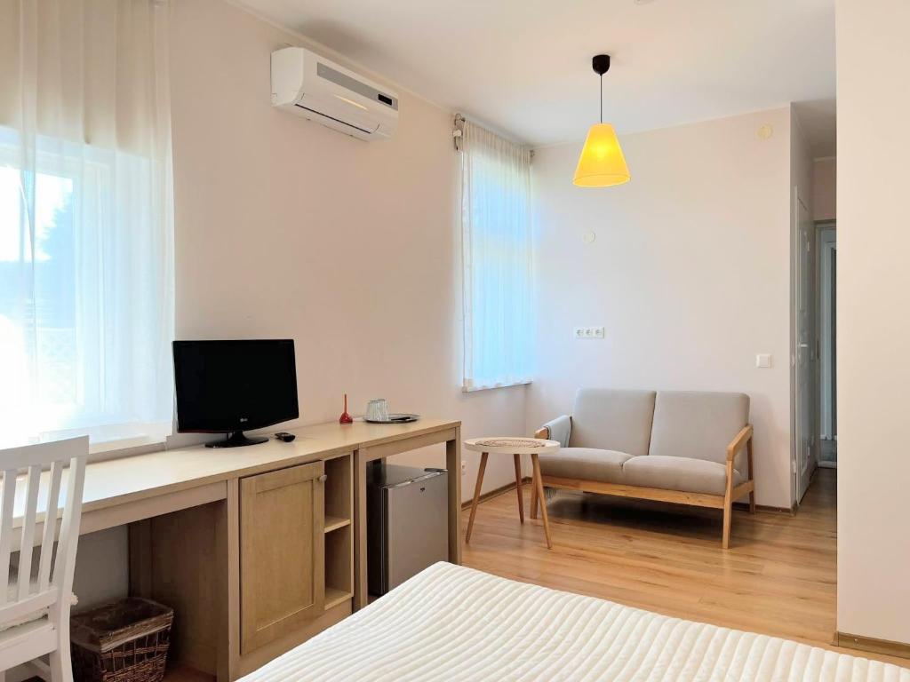 TV a/nebo společenská místnost v ubytování Tulbi Guesthouse