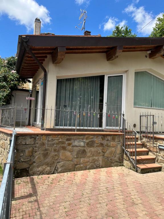 a house with a stone wall in front of it at Vacanze toscane Relax privacy in San Baronto