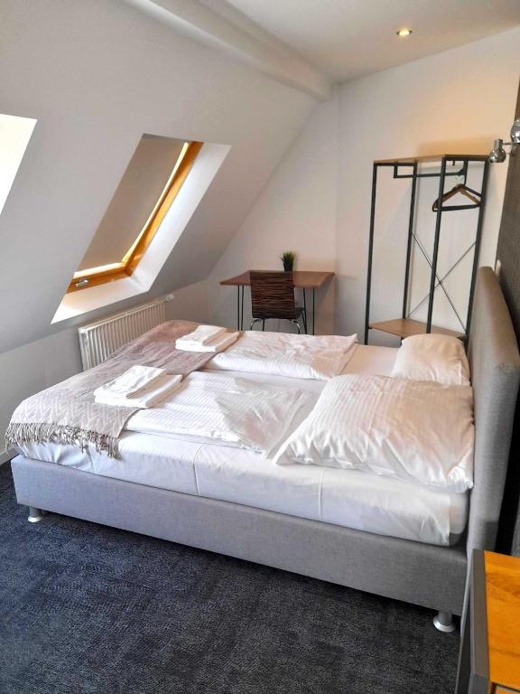 Stilvolle Apartments in Bonn I home2share - Deluxe Queenstudio