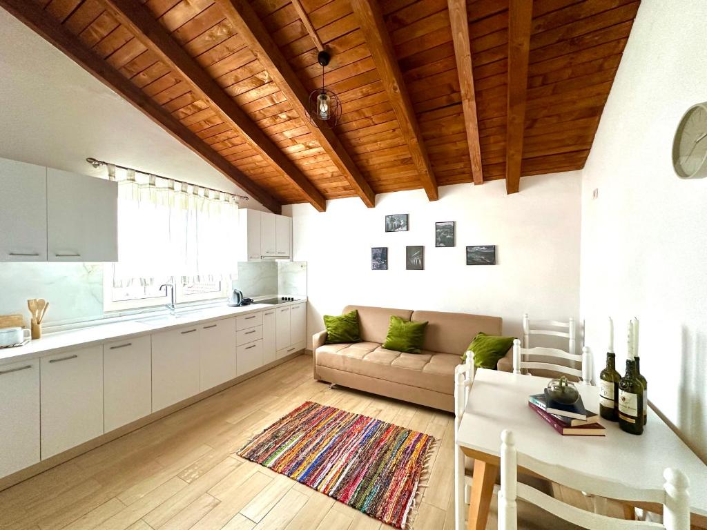 Nhà bếp/bếp nhỏ tại Js House Shkoder 1