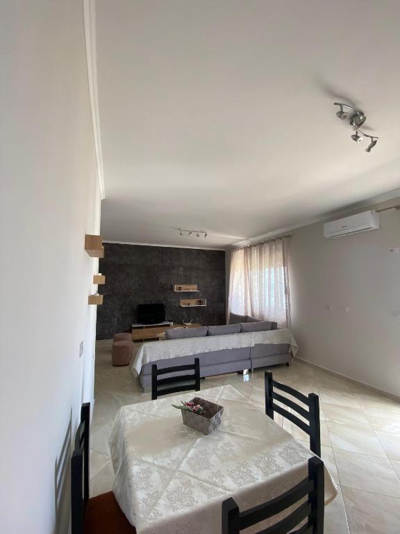 Fotografie z fotogalerie ubytování Elsa house v destinaci Sarandë