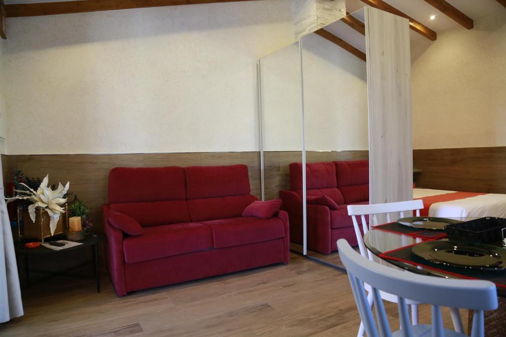 A seating area at Apartamentos La Arena