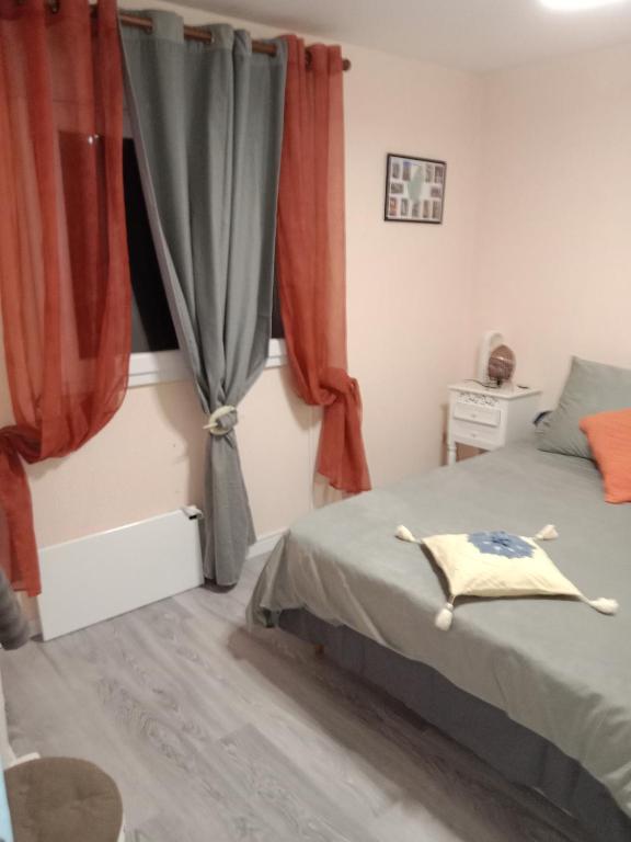 Postel nebo postele na pokoji v ubytování chambre studio 25 M2 et table d'hôtes Ruoms 2