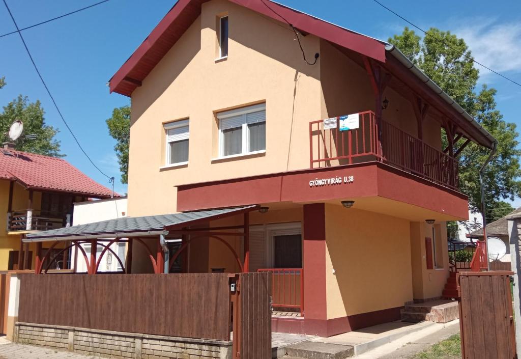 Gyöngyvirág Apartmanház 4200 Hajdúszoboszló, Gyöngyvirág utca 38. kép - 1