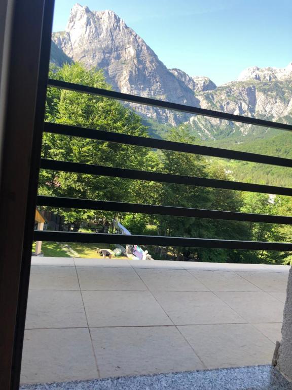 Vista general d'una muntanya o vistes d'una muntanya des de l'hostal o pensió