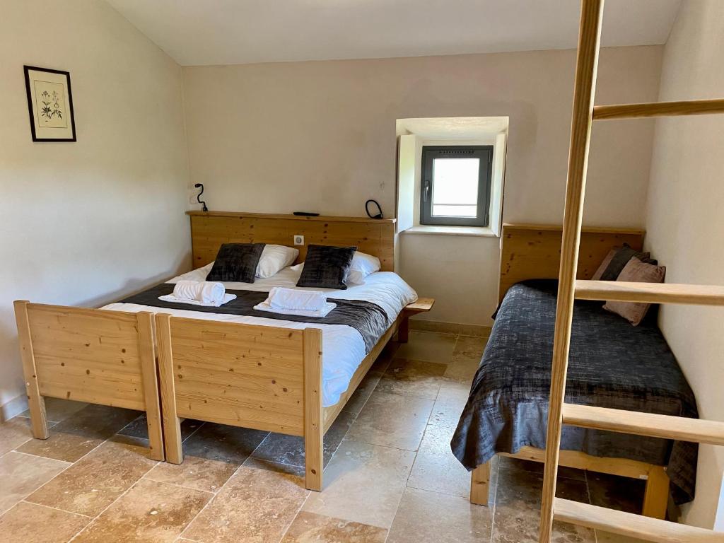 Postel nebo postele na pokoji v ubytování Château du Poët-Célard