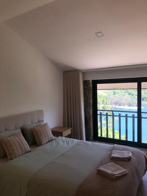 Кровать или кровати в номере Sobreiro Valley - Casa Isabel
