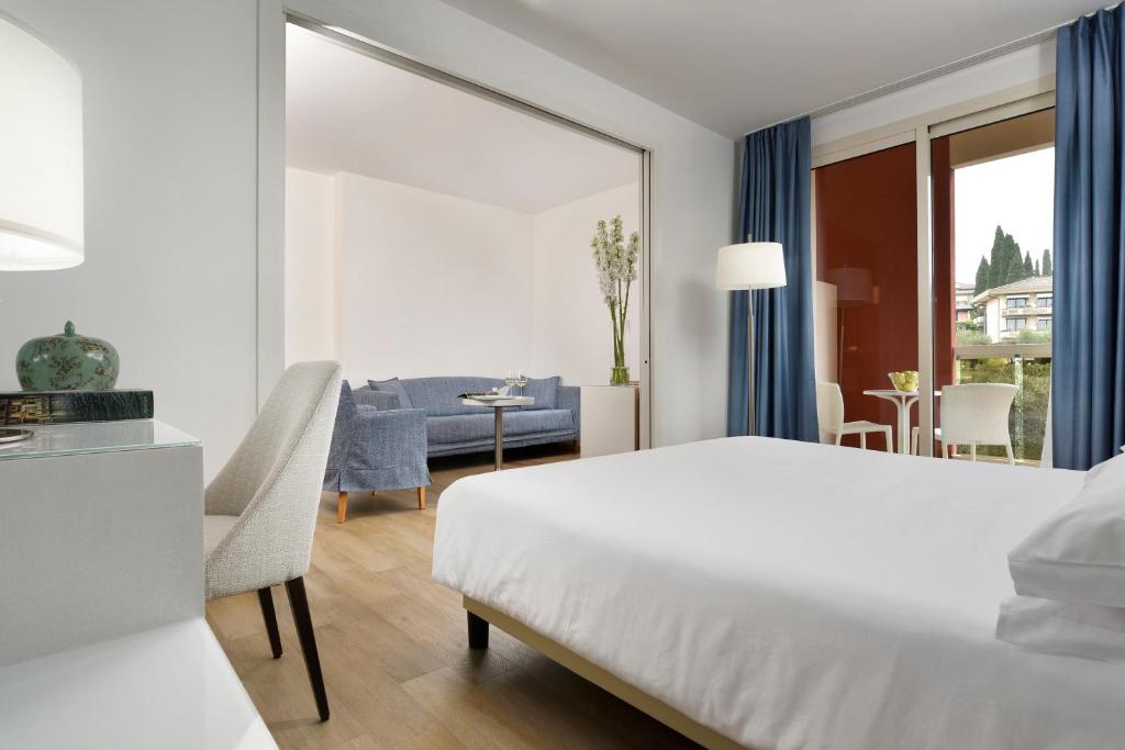 Postel nebo postele na pokoji v ubytování Hotel Continental Wellness & Spa