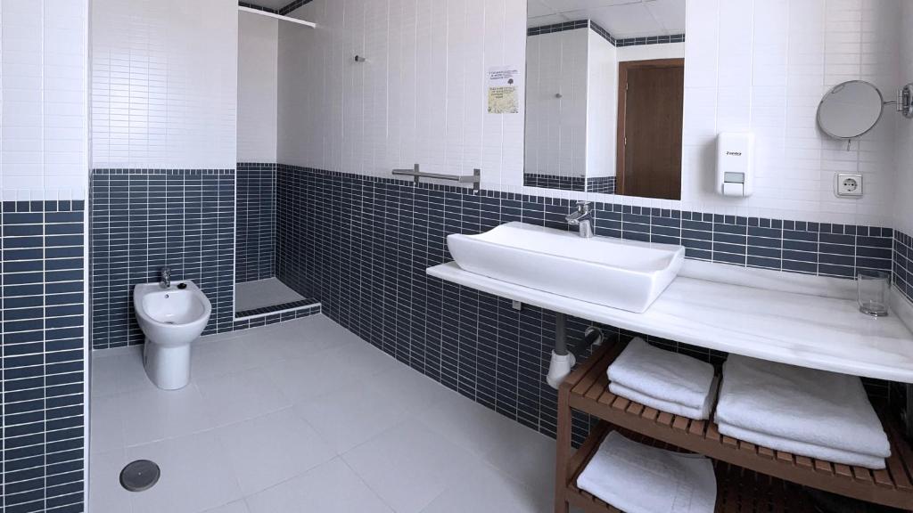 Koupelna v ubytování Atrium Hotel