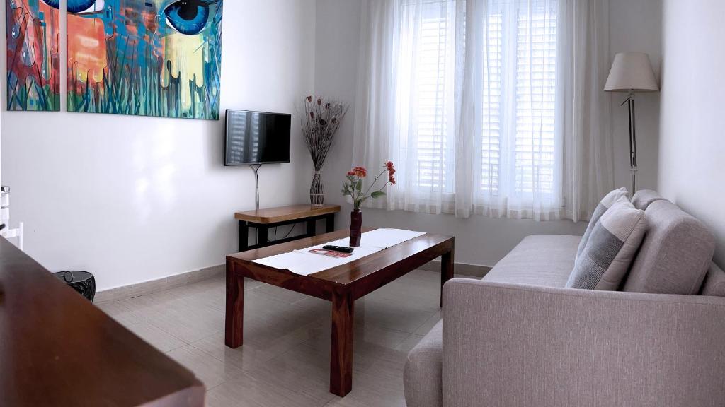 TV a/nebo společenská místnost v ubytování Atrium Hotel