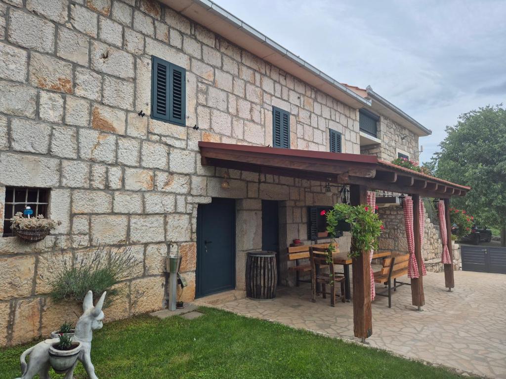 Budova, v ktorej sa vila nachádza