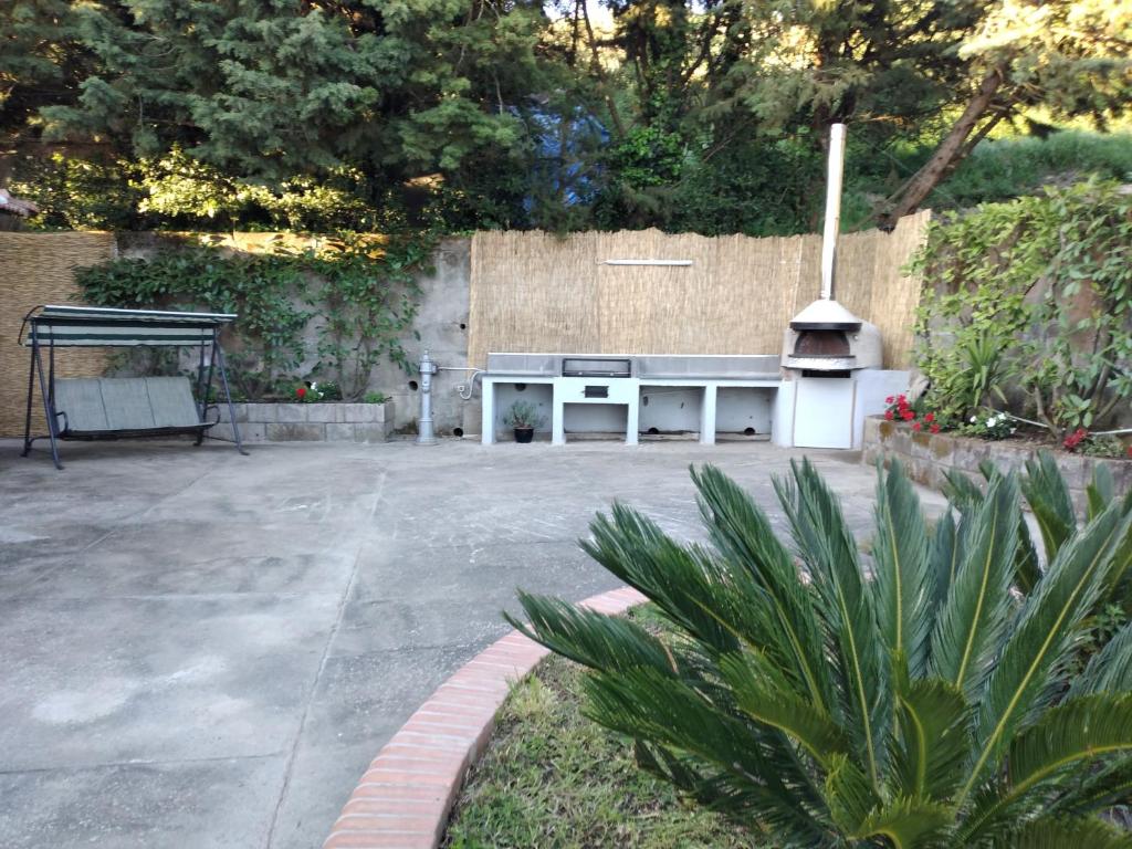 A garden outside VILLA PIETRALTA