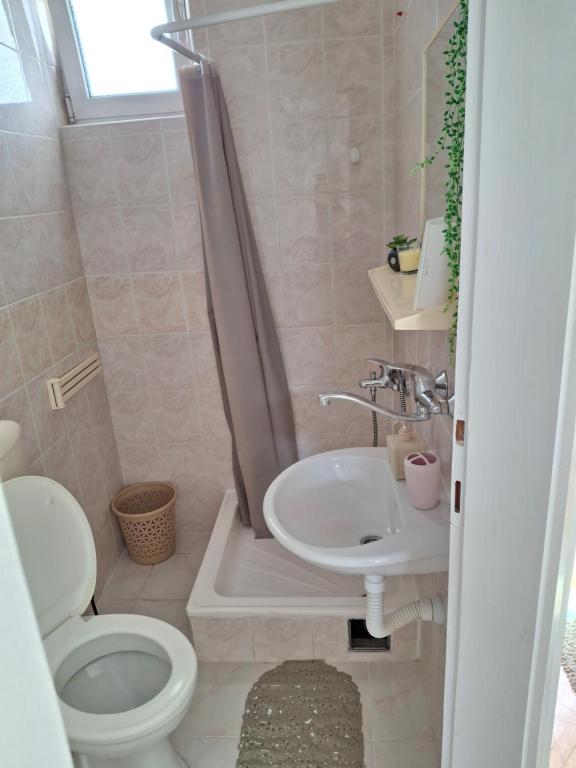 Koupelna v ubytování Apartmani SAMB Igalo