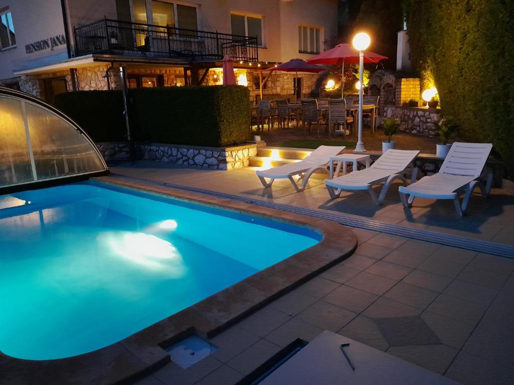 Bazén v ubytování Pension Jana - Wellness nebo v jeho okolí