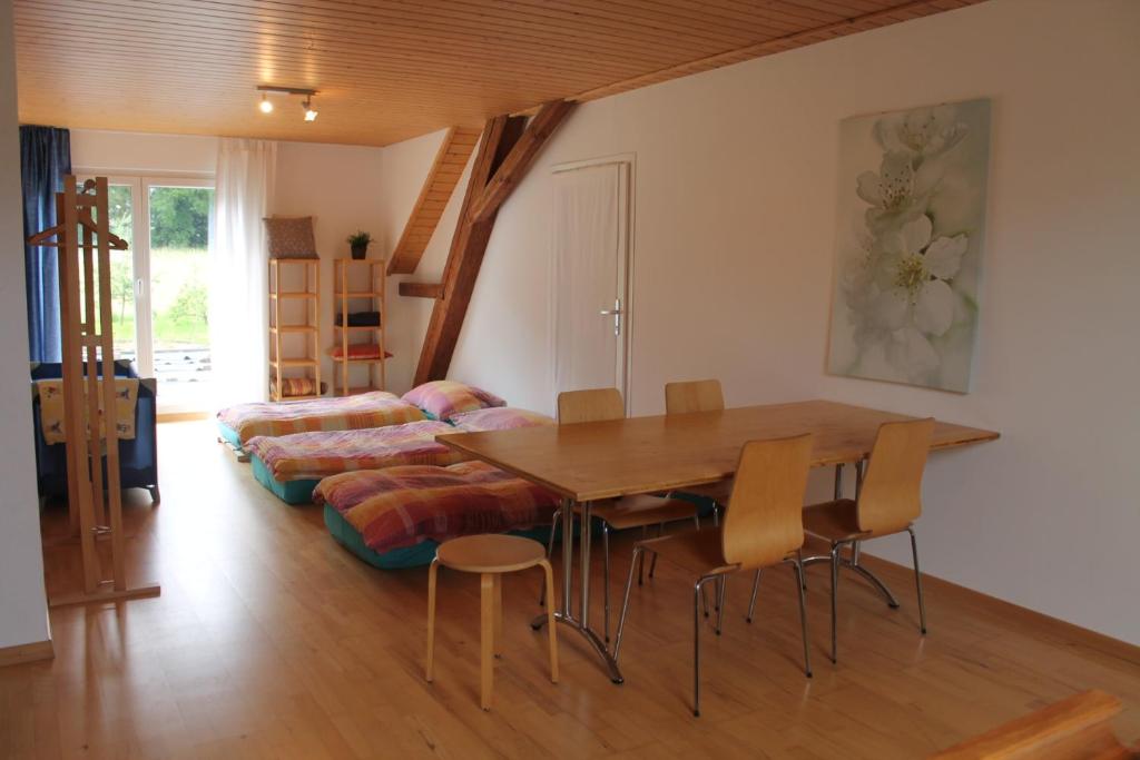 Posezení v ubytování Privatzimmer im Permakulturgarten