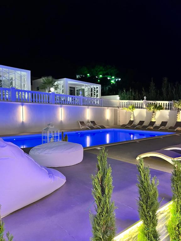 Piscina di Sirena Suite Deluxe o nelle vicinanze