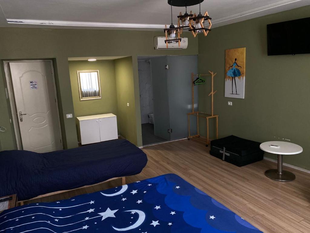 Postel nebo postele na pokoji v ubytování Driti Central Hotel