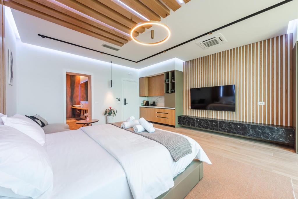 TV a/nebo společenská místnost v ubytování Marina Luxury Suites by PS